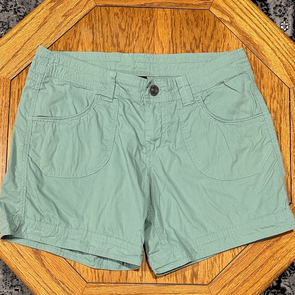 *KUHL* Sage Green Cargo Cabo Shorts Size 6 - Picture 1 of 6